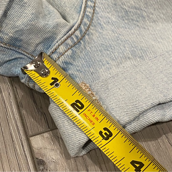 American Eagle Mom Jean Shorts Women's 2 Light Wash Hi Rise Rainbow Embroidery - Picture 14 of 15